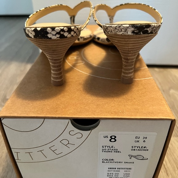 UO Stassi Thong Heel - Picture 3 of 7